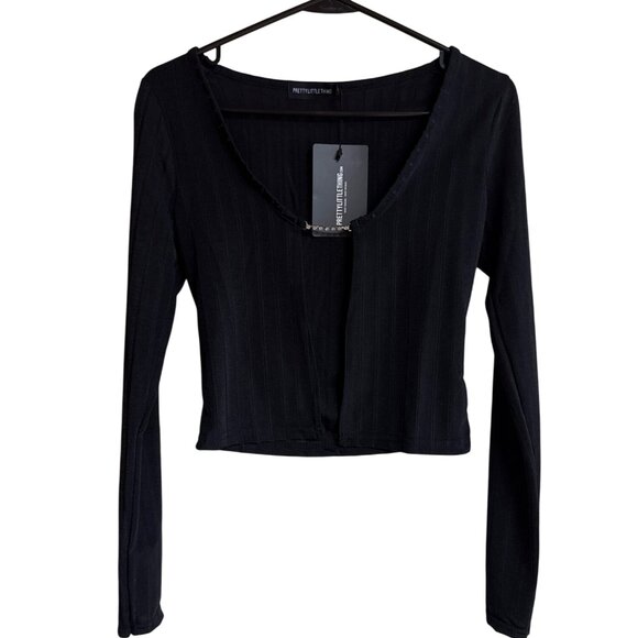 Black Long-Sleeve Ribbed Cropped Top With Chain Detail - PrettyLittleThing - UK - Picture 1 of 7